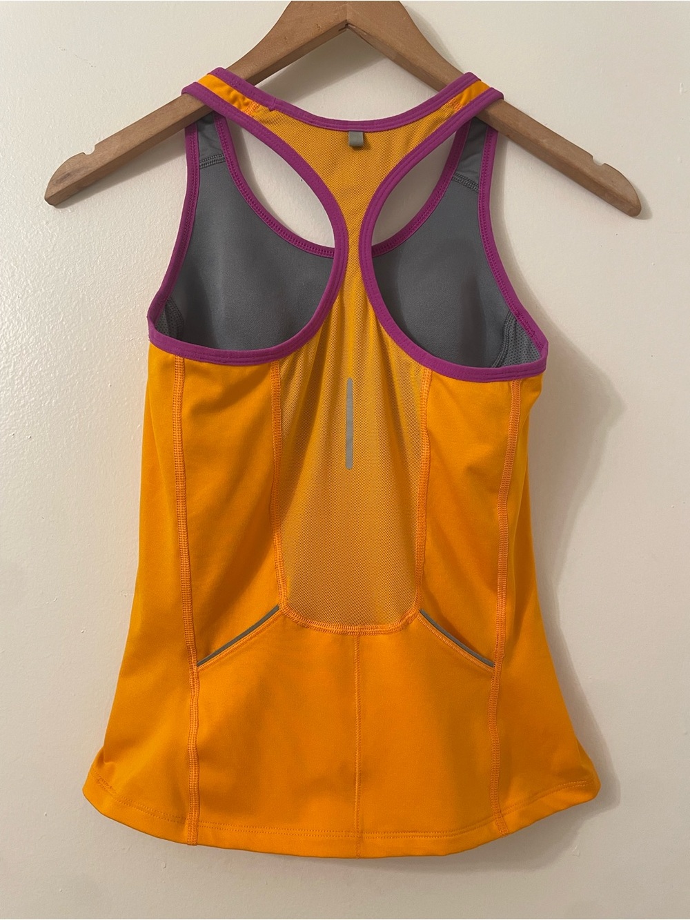 Nike Retro Racerback Tank - Picture 3 of 3